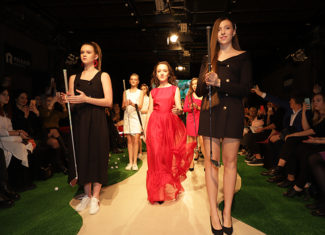 ZNAJ.UA: В рамках Junior Fashion Week весна-літо 2019, колекцію в стилі “класичний гольф” презентувала кращий юний дизайнер Уляна Новожилова